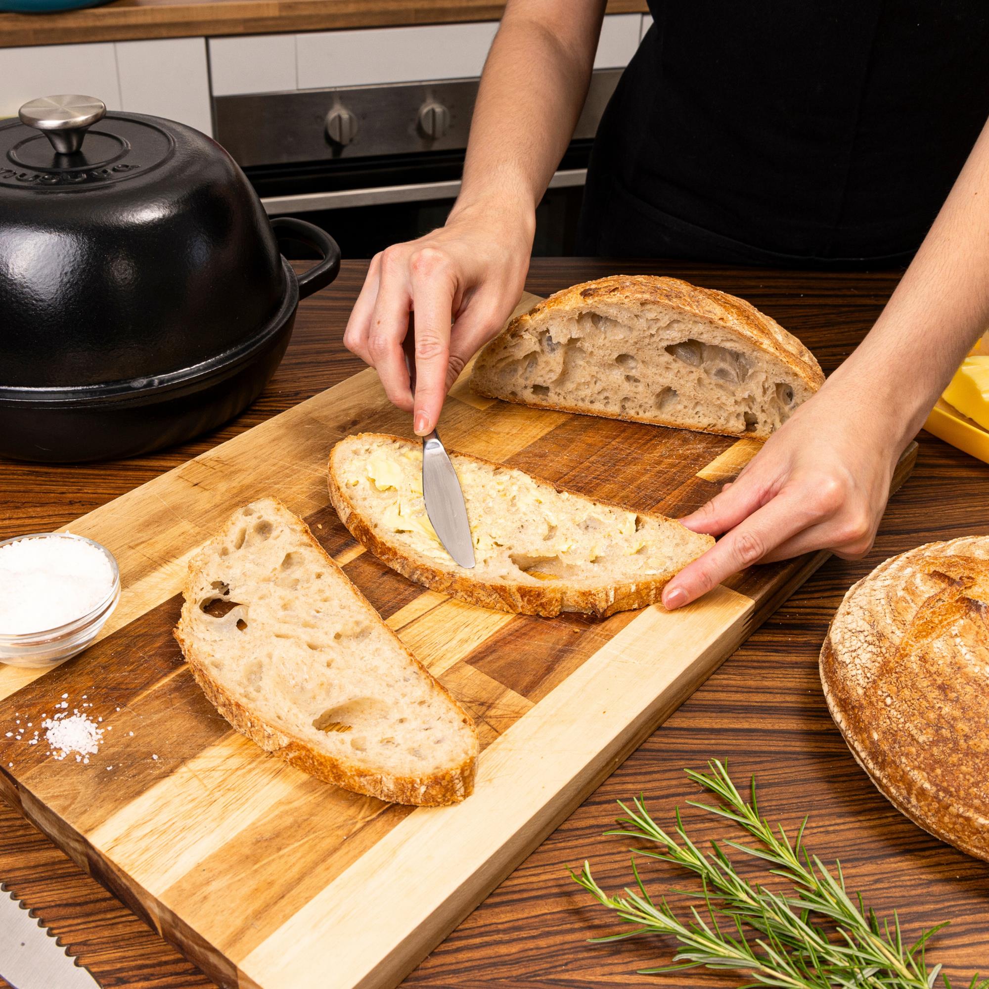 Bake perfect homemade bread with nuovva cast iron bread pan - Dutch Oven.