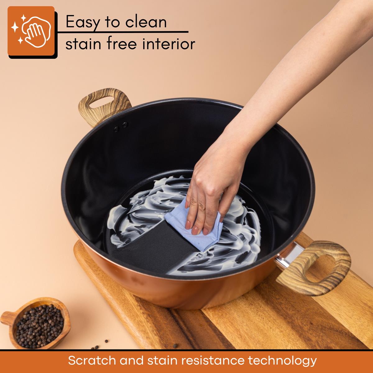 Easy to clean copper stockpot with a stain free interior - scratch and stain resistant technology