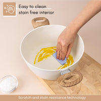 Easy to clean stockpot with scratch and stain resistant technology