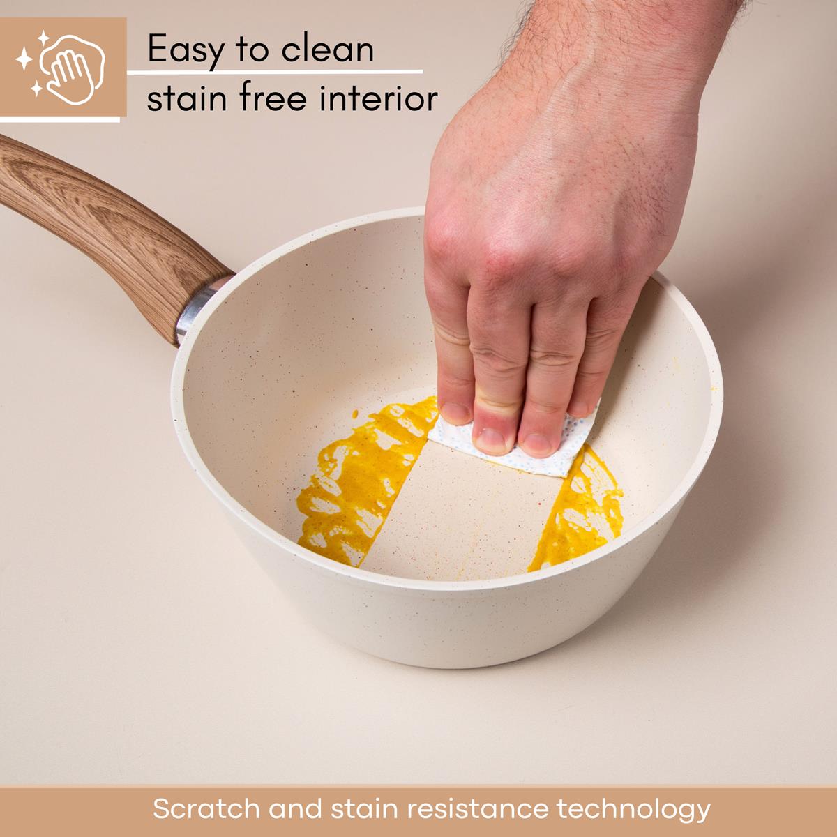 Easy to clean saucepan with scratch-free interior. 
