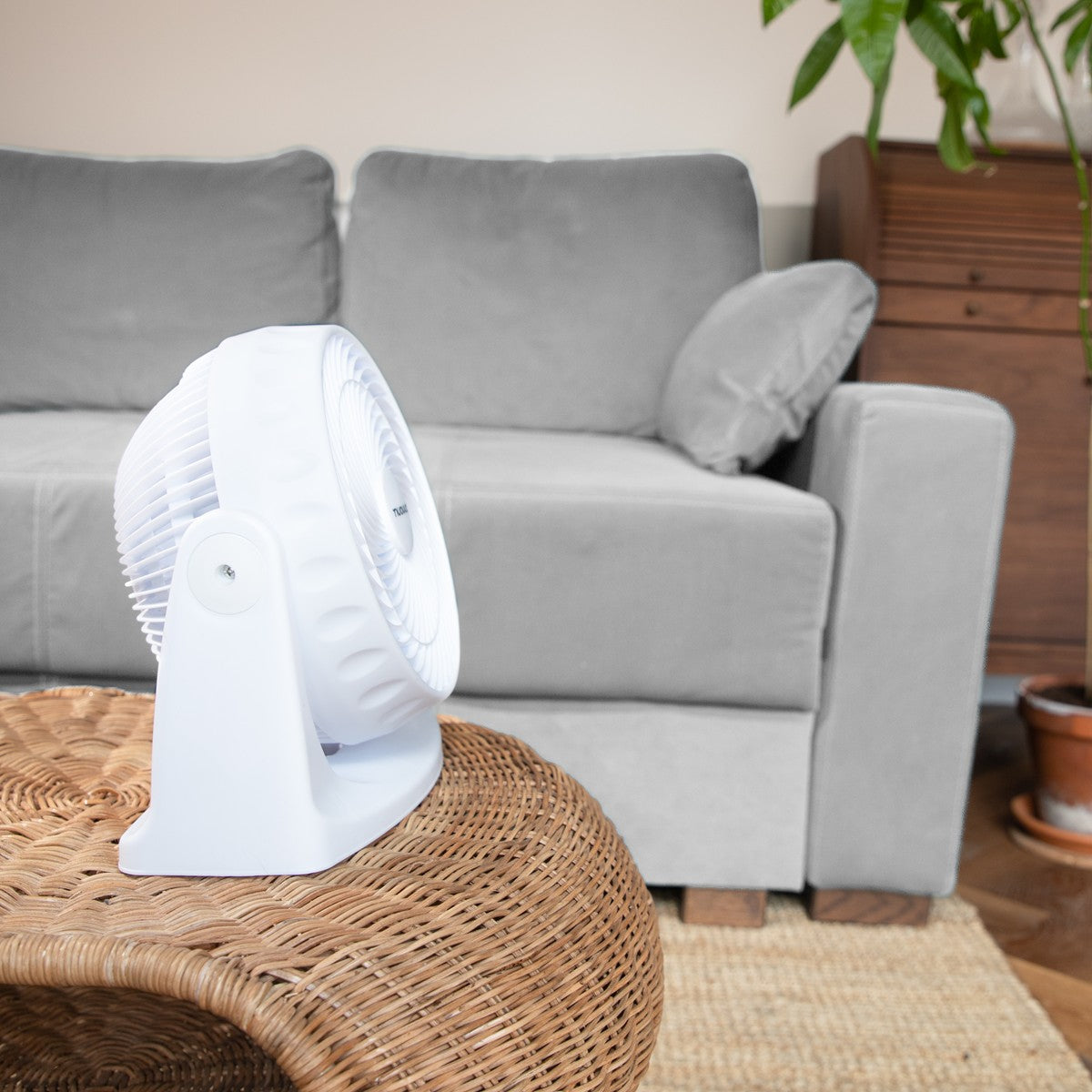 Powerful Electric Turbo Desk Fan with 3 Speed Levels - White