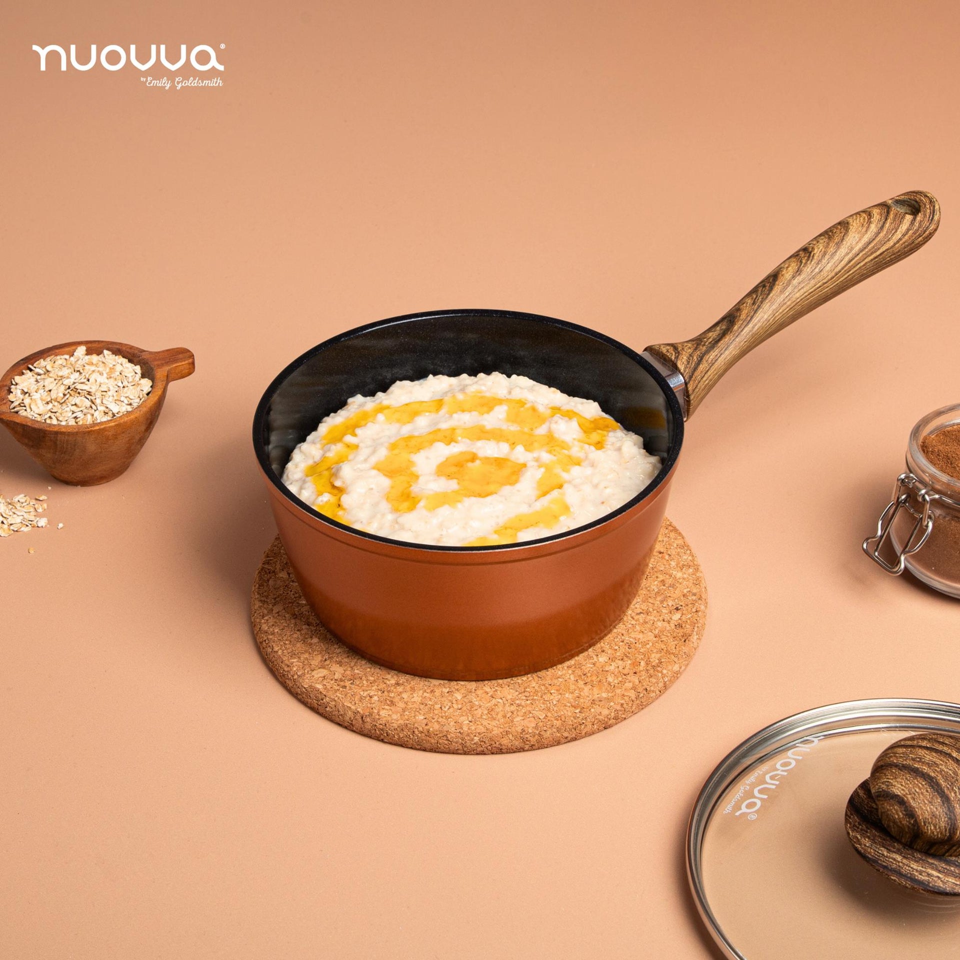 Nuovva copper saucepan with wooden handle and glass lid - cooking porridge 